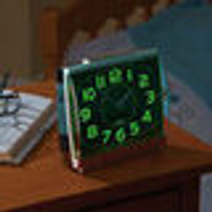 Easy-read Glow-in-the-dark Alarm Clock - Sing