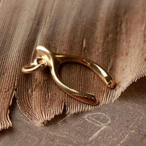Pre-Owned Vintage 1986 9ct Yellow Gold Hollow Wishbone Charm