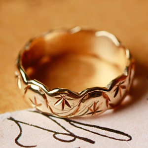 Pre-Owned Vintage 1977 9ct Yellow Gold Engraved 5mm Wedding Ring