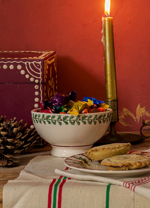 Tiny Holly French Bowl