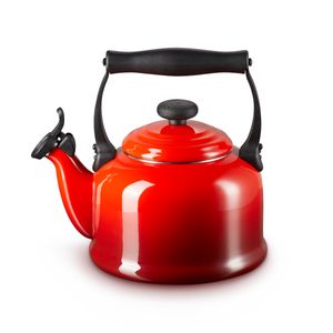 Le Creuset 40102020600000 2.1L Traditional Kettle - Cerise