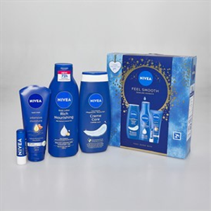NIVEA Womens Feel Smooth Four Pack Set Multi