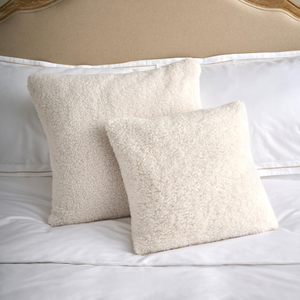 Elizabeth Cushion, 45 x 45