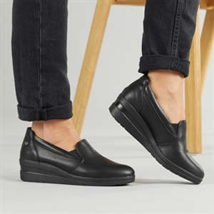 Lotus Womens Roman Wedge Loafers Black Smooth