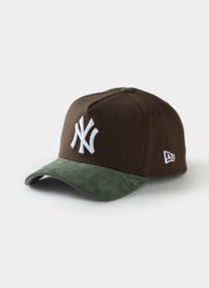 New Era MLB 39Thirty A-Frame New York Yankees Beef n Broc Suede Fitted Cap