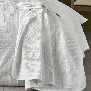 Folkstone Geo Bedspread 220x230cm - White