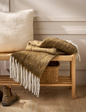 Lambs Tail Throw Spice - Acrylic Mix, Nutmeg
