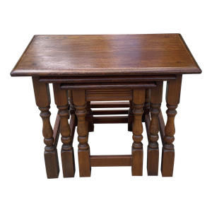 Vintage English Nesting Tables With Turned Legs and Peg Construction - Set of 3