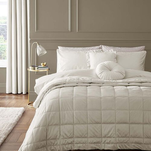 CATHERINE LANSFIELD KINGSLEY MATT VELVET CREAM 200x220 Bedspread
