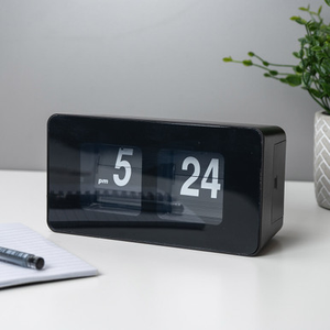 RED5 Trendy Retro Flip Clock