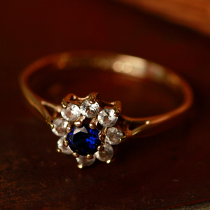 Pre-Owned Vintage 1975 9ct Gold Blue & White Spinel Cluster Ring