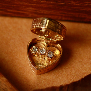 Pre-Owned Vintage 1967 9ct Gold Opening Heart Ring Box Charm