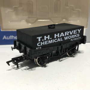 Dapol 4F-032-017 T H Harvey No.9 Rectangular Tank Wagon Boxed