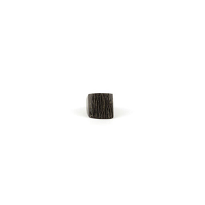Bague carrée en corne noire brute S