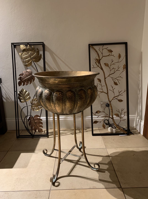 Metal Planter Vase Drinks Holder on Legs