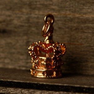 Pre-Owned Vintage 1978 9ct Yellow Gold Crown Charm