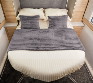 Bailey Pegasus Black Edition - Island Bedding Set - Lima