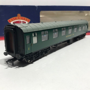 Bachmann 39-253 BR MK1 RFO Coach Restaurant First SR Green Boxed