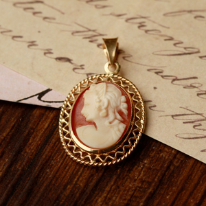Pre-Owned Vintage 1989 9ct Yellow Gold Oval Cameo Pendant