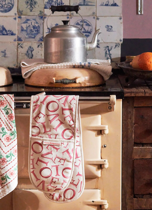 LOVE Oven Glove
