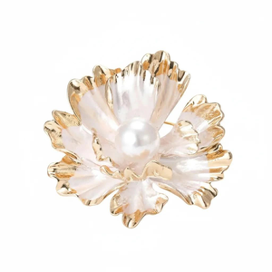 Gold Peony Pearl Brooch (one size)