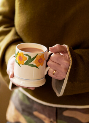 Windblown Daffodils 1/2 Pint Mug