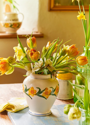 Windblown Daffodils Classic Vase