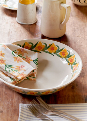 Windblown Daffodils Medium Dish