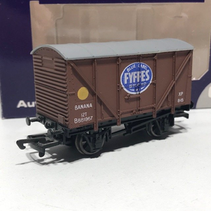 Dapol B754 Fyffes Banana Van Bauxite Boxed
