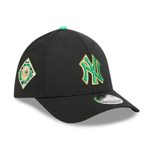 Yankees MLB Saint Patrick's Day Black 39THIRTY M-Crown A-Frame Stretch Fit Cap