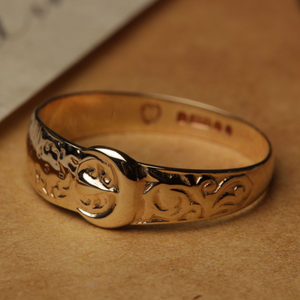 Pre-Owned Vintage 1972 9ct Yellow Gold Patterned Buckle Ring