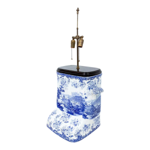 Early 19th Century Blue and White Chinoiserie Earthenware Leg Bath Lamp
