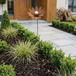 Patina Metal Lily Garden Stake