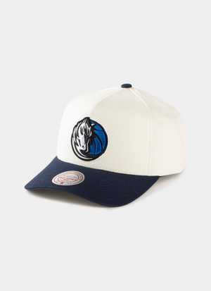 Mitchell & Ness NBA Dallas Mavericks White & Team Color Pro Pinch PC Cap