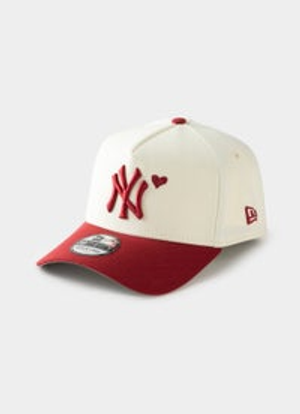 New Era MLB 39Thirty A-Frame New York Yankees Heart Sketch Fitted Cap