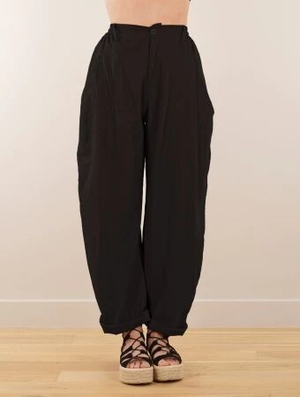 'Pantalon coupe barrel "Selya", Noir'