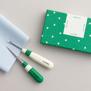 Coffret d´outils de couture Clover - Poinçon et découseur motif trèfle