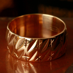 Pre-Owned Vintage 1973 9ct Gold Star Engraved 8mm Wedding Ring
