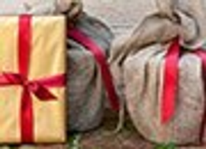 Gold / Red gift wrapping