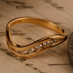 Pre-Owned Vintage 1985 18ct Yellow Gold Diamond Wave Ring