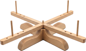 Dévidoir à écheveaux en bois clair sur table Rascol