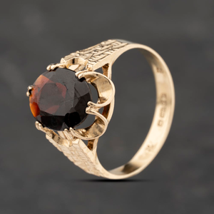 Pre-Owned 9ct Yellow Gold Garnet Oval Signet Ring 41342237