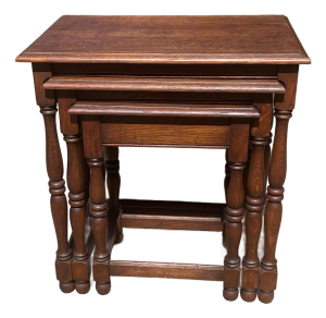 Vintage English Nesting Tables With Turned Legs - Set of Three