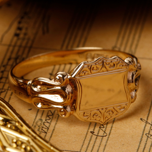 Pre-Owned Vintage Chester 1953 9ct Gold Shield Signet Ring